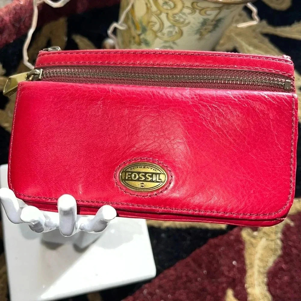 Fossil Women’s Red Leather Wallet 5 Cash Slots 9 Credit Card Slots ID Holder